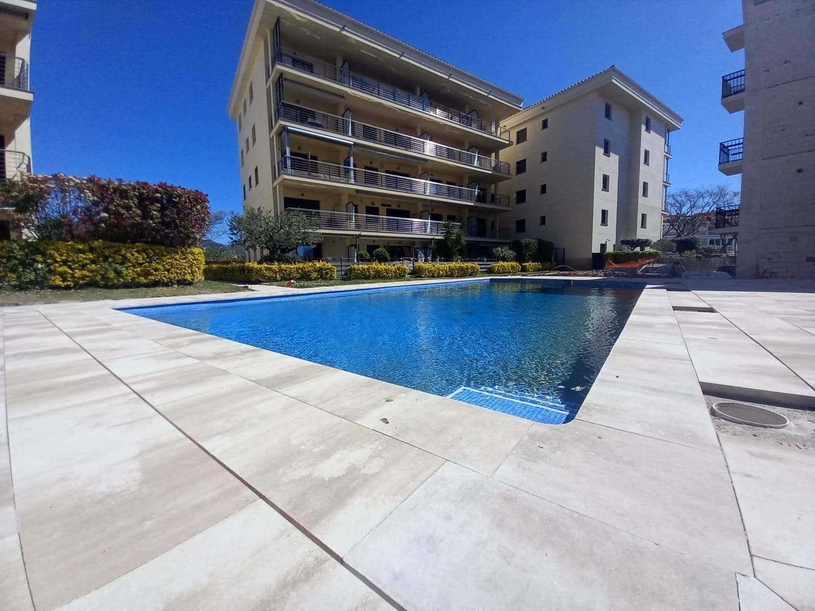 2 bedroom Apartment for sale in Roses with pool garage - € 365,000 (Ref: 9936341)
