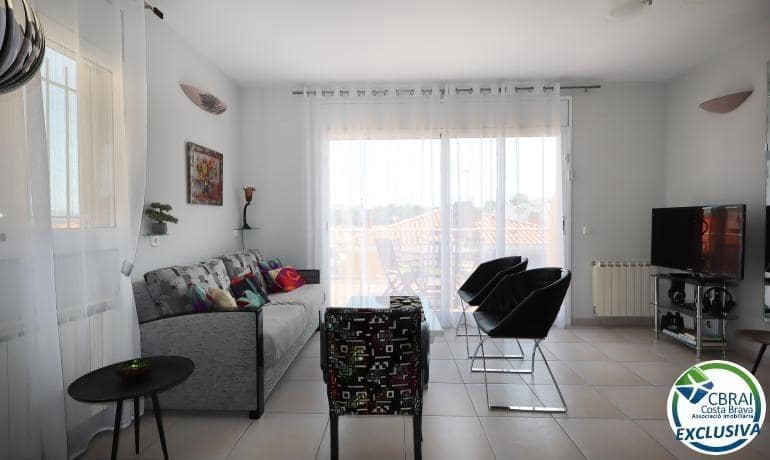 2 bedroom Townhouse for sale in Llanca with garage - € 435,000 (Ref: 9936344)