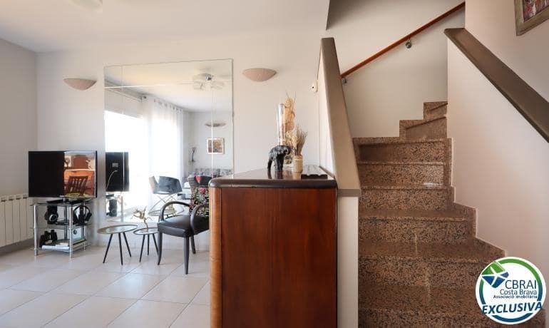 2 bedroom Townhouse for sale in Llanca with garage - € 435,000 (Ref: 9936344)