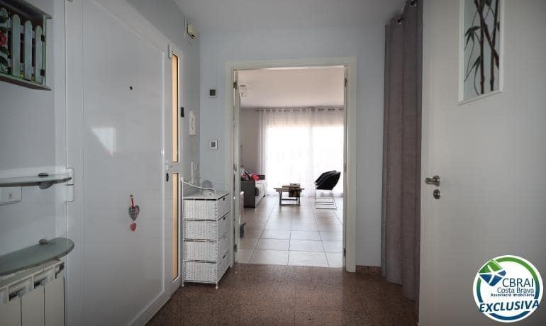 2 bedroom Townhouse for sale in Llanca with garage - € 435,000 (Ref: 9936344)