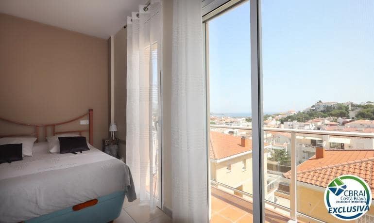 2 bedroom Townhouse for sale in Llanca with garage - € 435,000 (Ref: 9936344)