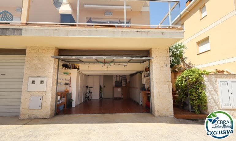 2 bedroom Townhouse for sale in Llanca with garage - € 435,000 (Ref: 9936344)