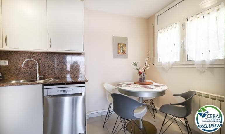 2 bedroom Townhouse for sale in Llanca with garage - € 435,000 (Ref: 9936344)