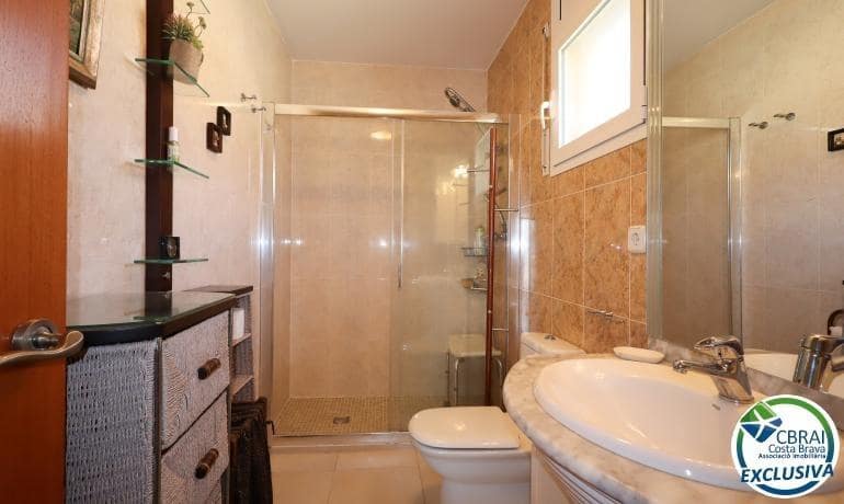 2 bedroom Townhouse for sale in Llanca with garage - € 435,000 (Ref: 9936344)