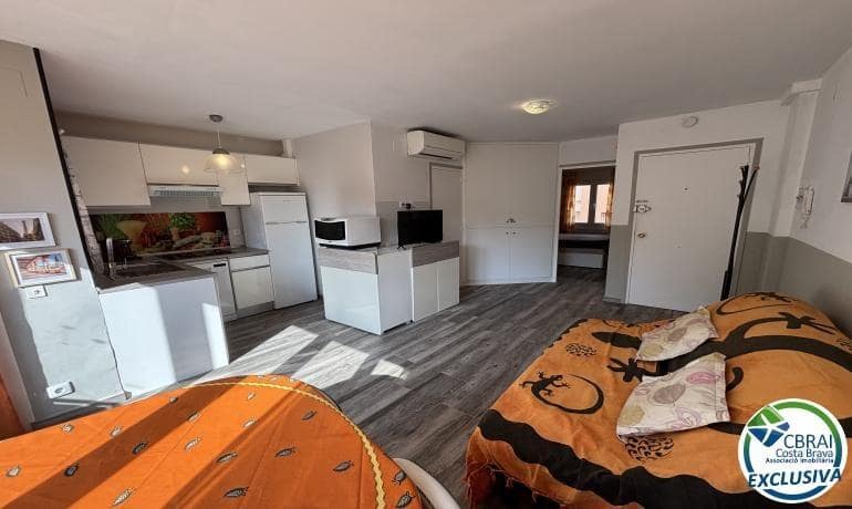 1 bedroom Apartment for sale in Empuriabrava with pool - € 155,000 (Ref: 9942455)