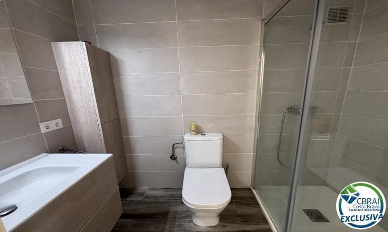 1 bedroom Apartment for sale in Empuriabrava with pool - € 155,000 (Ref: 9942455)