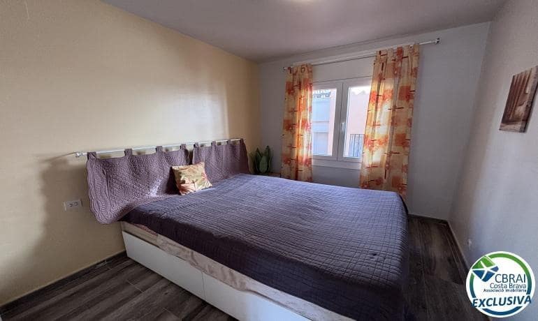 1 bedroom Apartment for sale in Empuriabrava with pool - € 155,000 (Ref: 9942455)