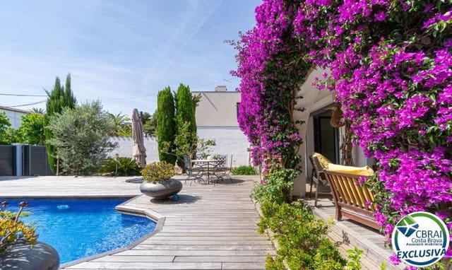 4 makuuhuone Huvila myytävänä paikassa Empuriabrava, Castelló d'Empúries mukana uima-altaan 
autotalli - 569 000 € (Ref: 9942456)