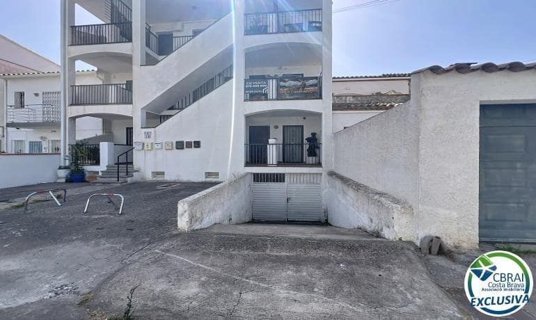 1 sovrum Lägenhet till salu i Empuriabrava med garage - 144 000 € (Ref: 9959743)