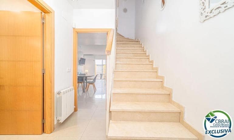 2 makuuhuone Rivitalo myytävänä paikassa Empuriabrava mukana 
autotalli - 195 000 € (Ref: 9965238)