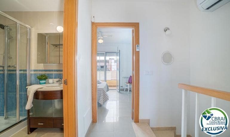 2 makuuhuone Rivitalo myytävänä paikassa Empuriabrava mukana 
autotalli - 195 000 € (Ref: 9965238)