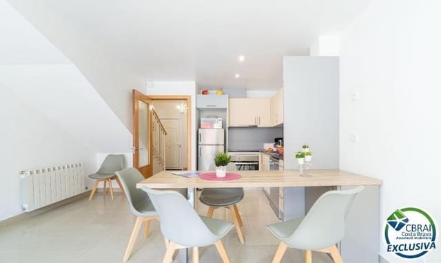 2 makuuhuone Rivitalo myytävänä paikassa Empuriabrava, Castelló d'Empúries mukana 
autotalli - 195 000 € (Ref: 9965238)