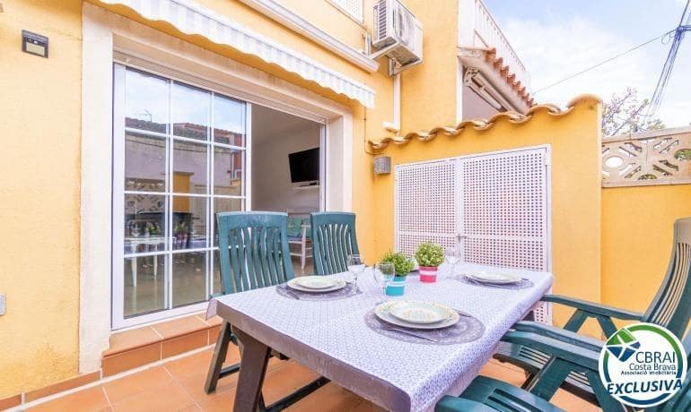 2 makuuhuone Rivitalo myytävänä paikassa Empuriabrava mukana 
autotalli - 195 000 € (Ref: 9965238)