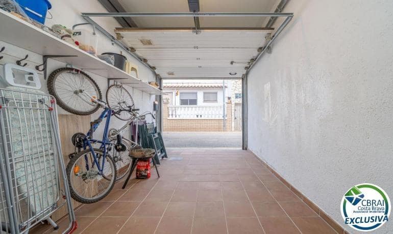 2 makuuhuone Rivitalo myytävänä paikassa Empuriabrava mukana 
autotalli - 195 000 € (Ref: 9965238)