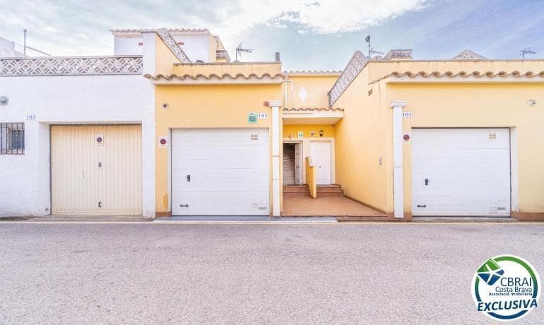 2 makuuhuone Rivitalo myytävänä paikassa Empuriabrava mukana 
autotalli - 195 000 € (Ref: 9965238)