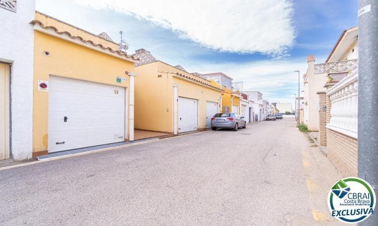 2 makuuhuone Rivitalo myytävänä paikassa Empuriabrava mukana 
autotalli - 195 000 € (Ref: 9965238)