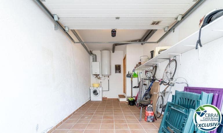 2 makuuhuone Rivitalo myytävänä paikassa Empuriabrava mukana 
autotalli - 195 000 € (Ref: 9965238)