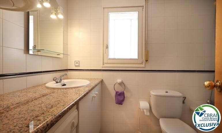 2 bedroom Apartment for sale in Llanca with garage - € 198,000 (Ref: 9966607)