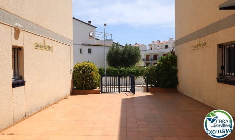 2 bedroom Apartment for sale in Llanca with garage - € 198,000 (Ref: 9966607)