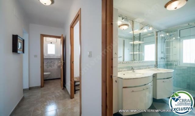 Apartamento de 4 habitaciones en Roses en venta con garaje - 249.000 € (Ref: 9973272)