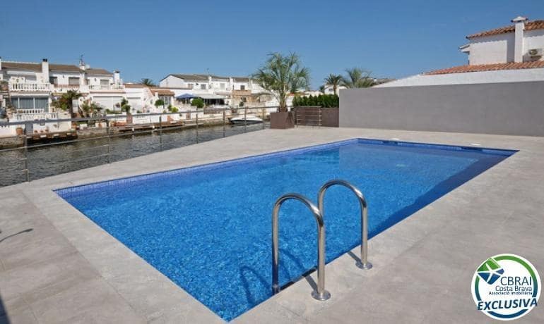 4 bedroom Villa for sale in Empuriabrava with pool garage - € 800,000 (Ref: 9973274)