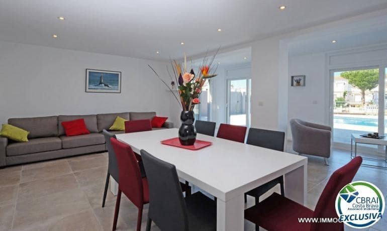 4 bedroom Villa for sale in Empuriabrava with pool garage - € 800,000 (Ref: 9973274)