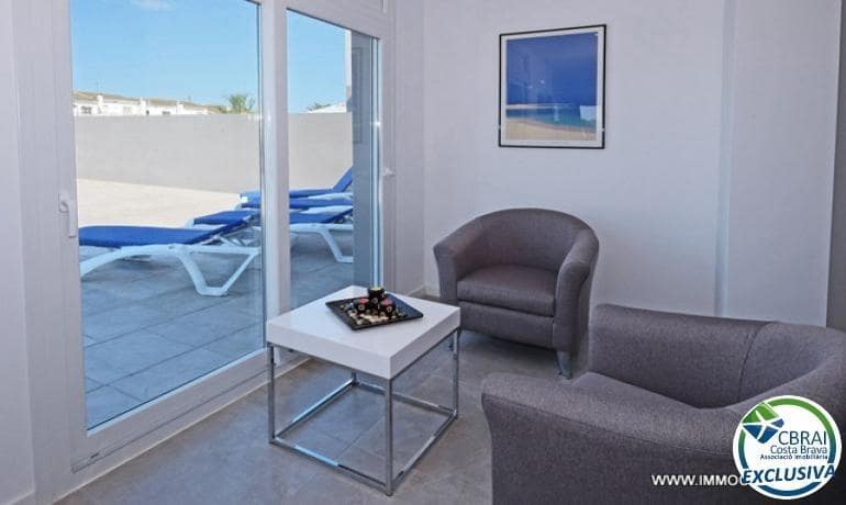 4 bedroom Villa for sale in Empuriabrava with pool garage - € 800,000 (Ref: 9973274)
