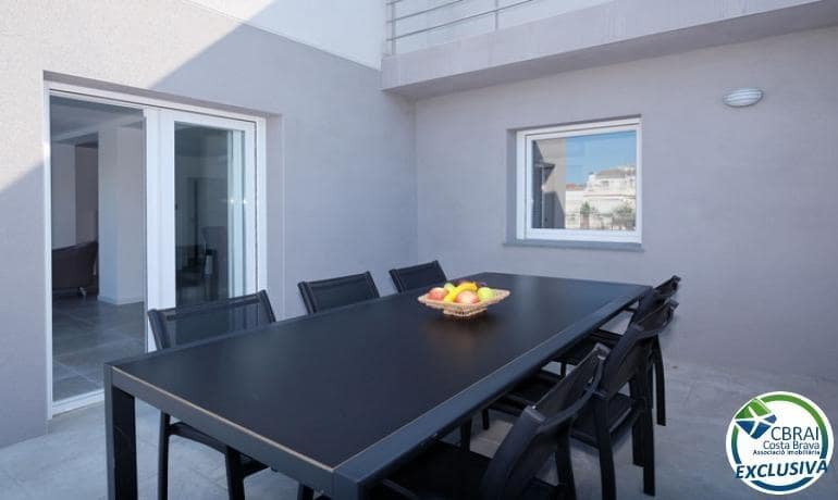 4 bedroom Villa for sale in Empuriabrava with pool garage - € 800,000 (Ref: 9973274)