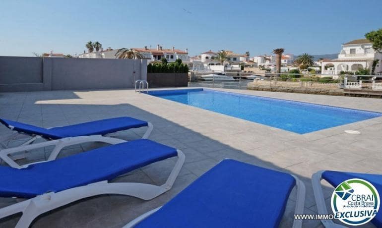4 bedroom Villa for sale in Empuriabrava with pool garage - € 800,000 (Ref: 9973274)