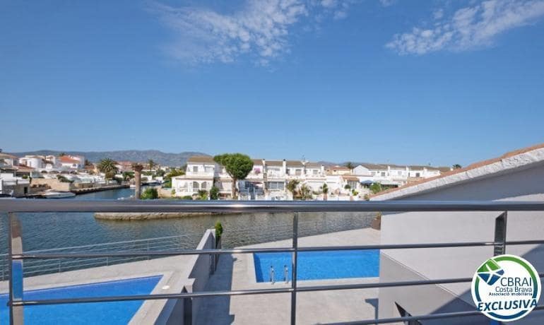 4 bedroom Villa for sale in Empuriabrava with pool garage - € 800,000 (Ref: 9973274)