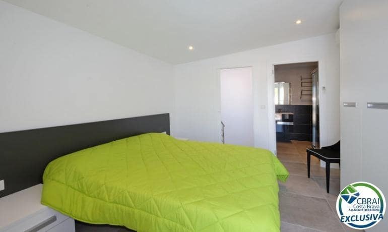 4 bedroom Villa for sale in Empuriabrava with pool garage - € 800,000 (Ref: 9973274)