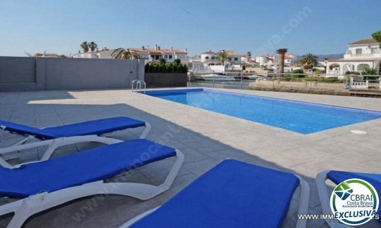 4 bedroom Villa for sale in Empuriabrava with pool garage - € 800,000 (Ref: 9973274)