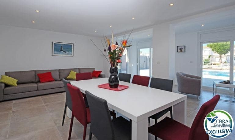 4 bedroom Villa for sale in Empuriabrava with pool garage - € 800,000 (Ref: 9973274)