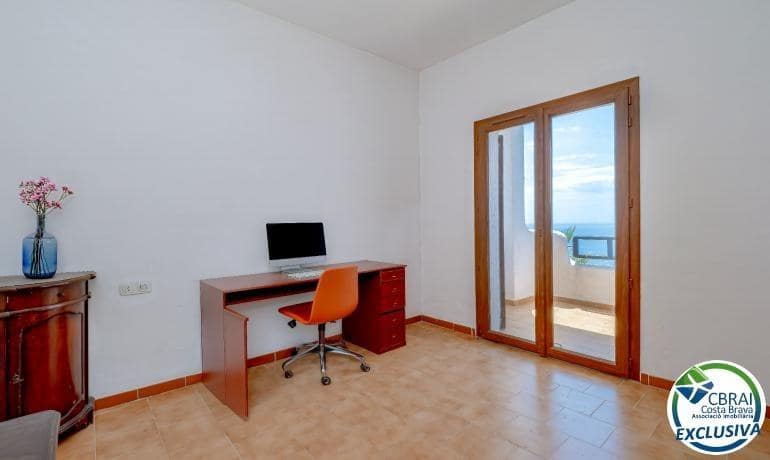 5 bedroom Villa for sale in Roses with garage - € 970,000 (Ref: 9973275)