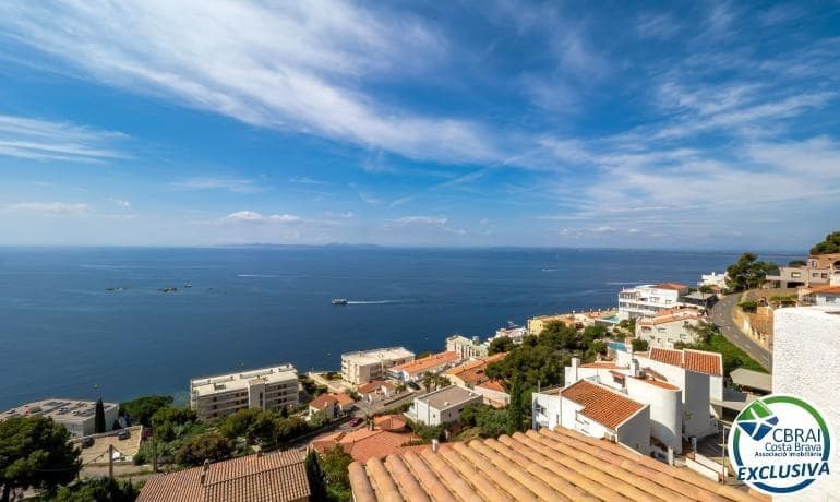5 bedroom Villa for sale in Roses with garage - € 970,000 (Ref: 9973275)