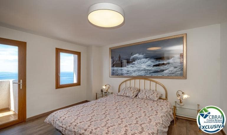 5 bedroom Villa for sale in Roses with garage - € 970,000 (Ref: 9973275)