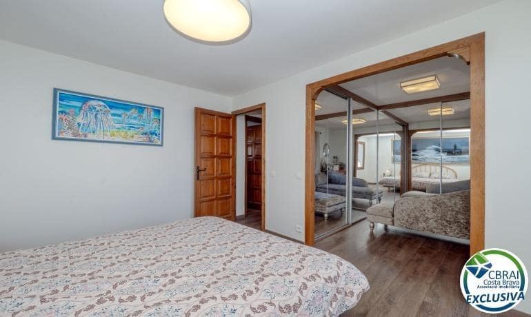 5 bedroom Villa for sale in Roses with garage - € 970,000 (Ref: 9973275)