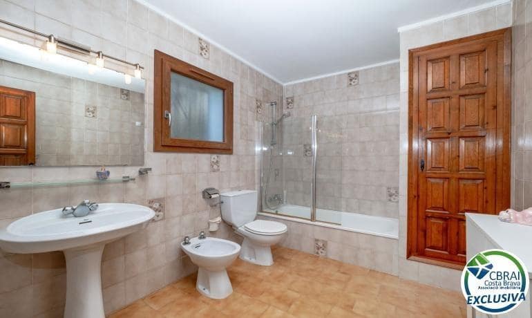 5 bedroom Villa for sale in Roses with garage - € 970,000 (Ref: 9973275)