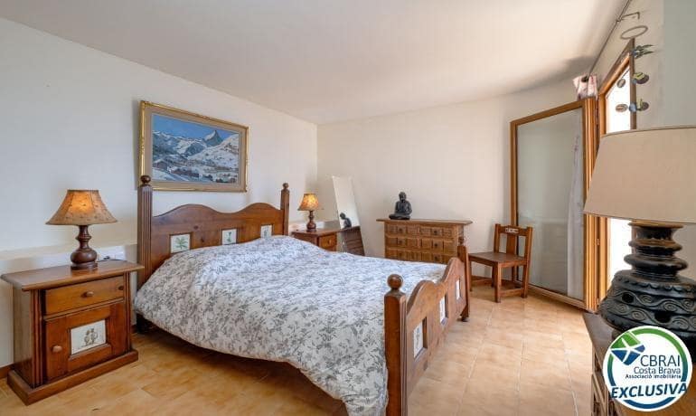 5 bedroom Villa for sale in Roses with garage - € 970,000 (Ref: 9973275)