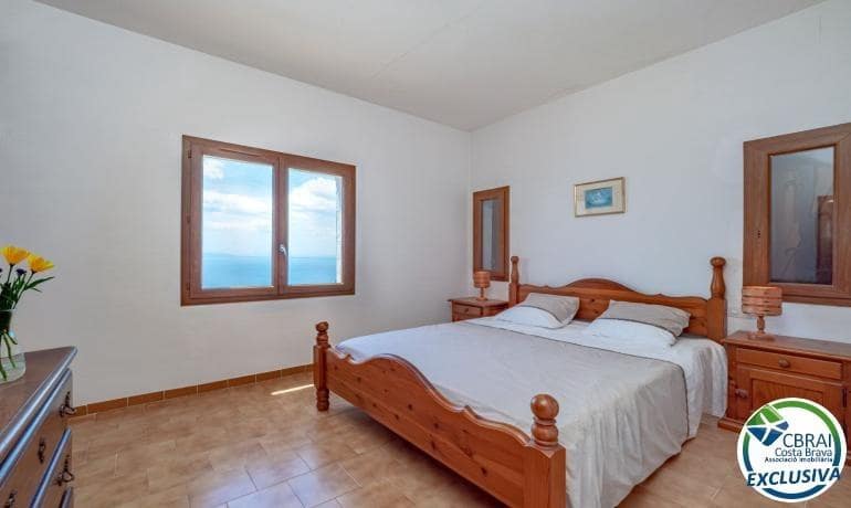 5 bedroom Villa for sale in Roses with garage - € 970,000 (Ref: 9973275)