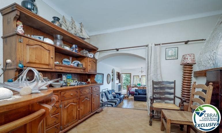 5 bedroom Villa for sale in Roses with garage - € 970,000 (Ref: 9973275)