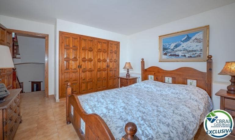 5 bedroom Villa for sale in Roses with garage - € 970,000 (Ref: 9973275)