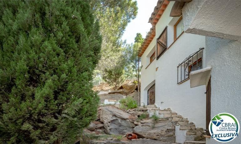 5 bedroom Villa for sale in Roses with garage - € 970,000 (Ref: 9973275)