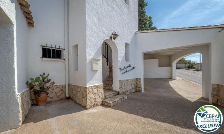 5 bedroom Villa for sale in Roses with garage - € 970,000 (Ref: 9973275)