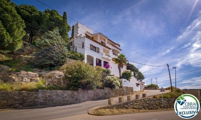 5 bedroom Villa for sale in Roses with garage - € 970,000 (Ref: 9973275)