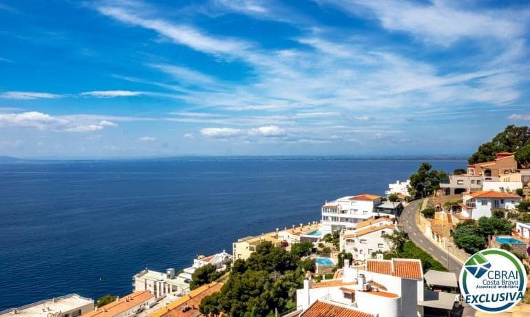 5 bedroom Villa for sale in Roses with garage - € 970,000 (Ref: 9973275)