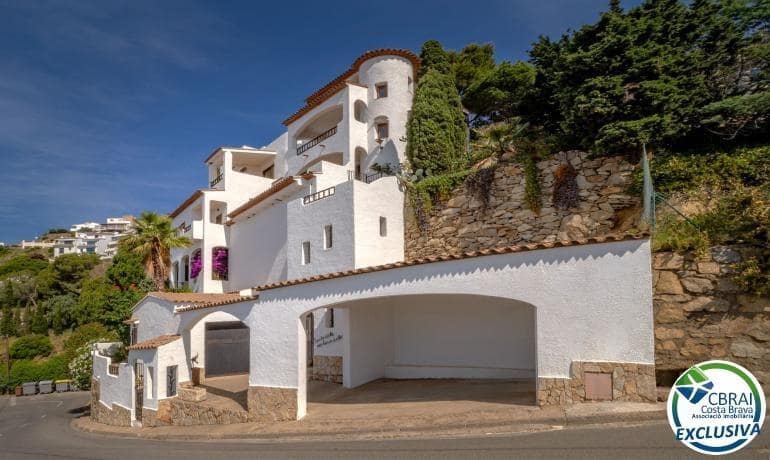 5 bedroom Villa for sale in Roses with garage - € 970,000 (Ref: 9973275)