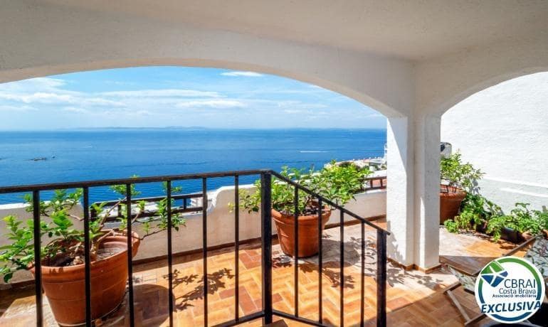 5 bedroom Villa for sale in Roses with garage - € 970,000 (Ref: 9973275)