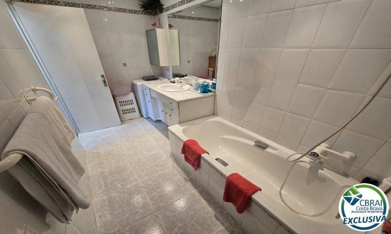 2 soverom Leilighet til salgs i Empuriabrava med garasje - € 349 000 (Ref: 9975364)