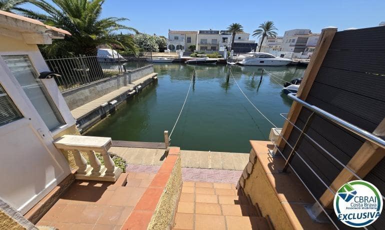 2 soverom Leilighet til salgs i Empuriabrava med garasje - € 349 000 (Ref: 9975364)